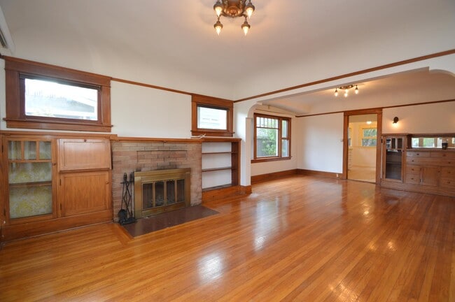 Building Photo - 3160 Juniper St