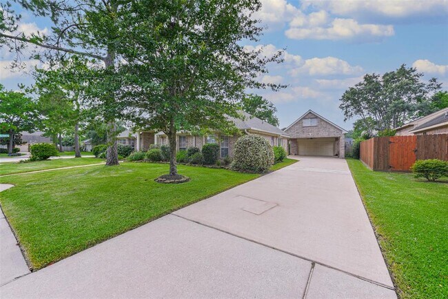 Building Photo - 501 Pine Bluff Dr