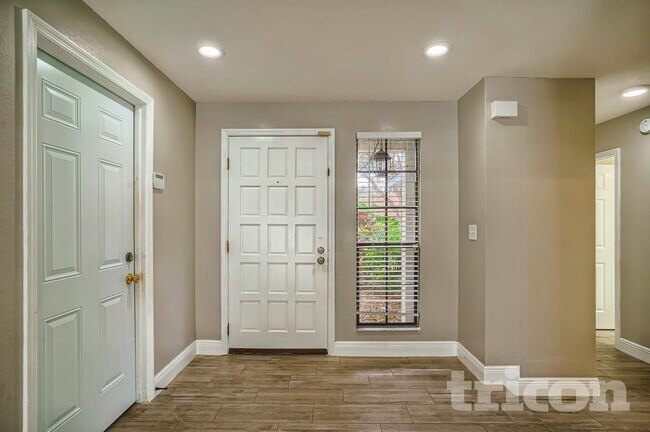 Foto del edificio - 9406 Pebble Glen Ave