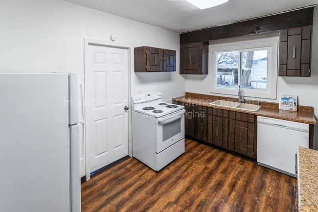 Foto del edificio - 2911 E Rowan Ave