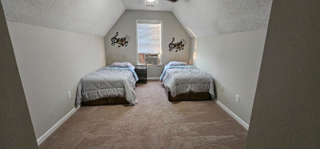 Building Photo - 8677 S Ashley Glen Cir