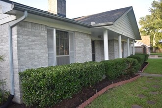 Building Photo - 3110 Springhill Dr