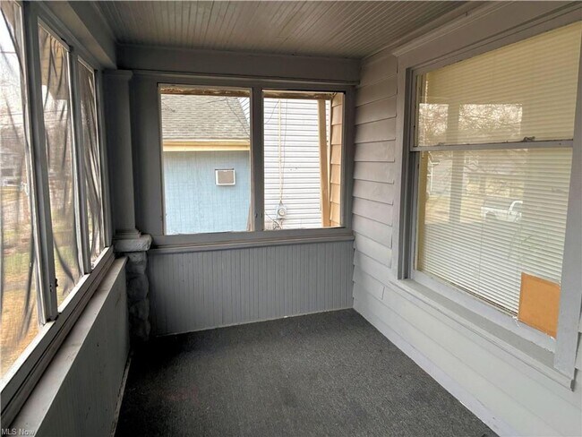 Foto del edificio - Charming 5-bedroom, 2-bathroom house locat...