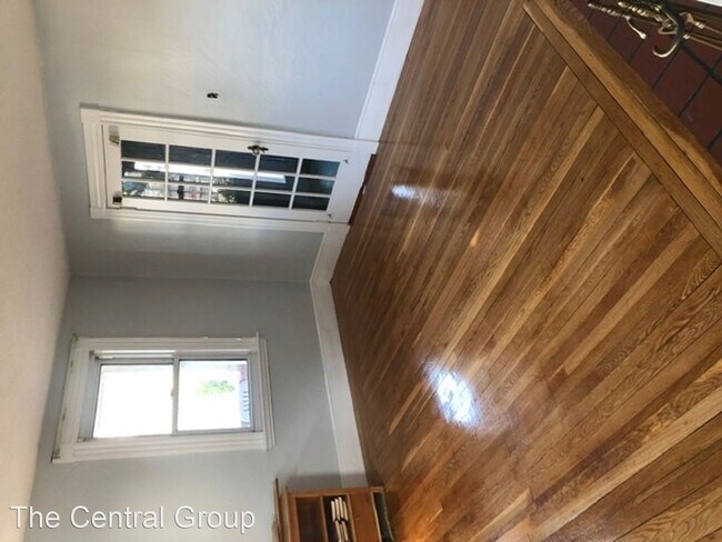 Building Photo - 2 br, 1 bath Apartment - 46 Crescent Street