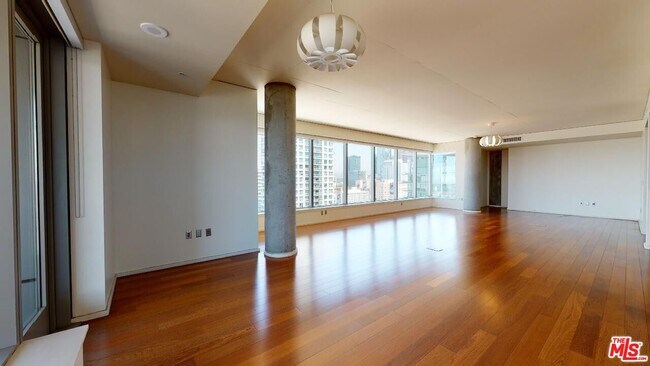 Building Photo - 1155 S Grand Ave