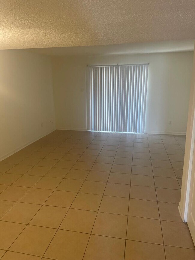 Foto del edificio - 5104 W Esplanade Ave