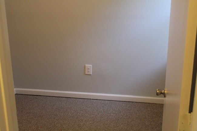 Building Photo - 2631 Manton St