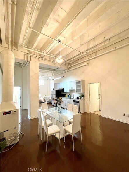 Foto del edificio - 312 W 5th St