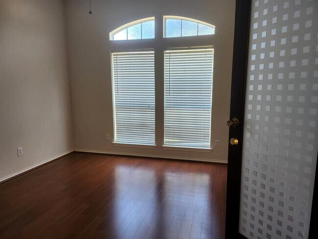 Building Photo - 3606 Chesapeake Ct