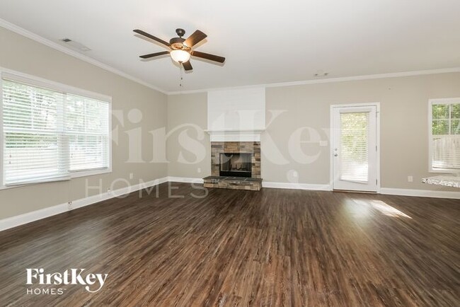 Building Photo - 22F E Newnan Rd