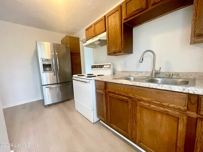 Foto del edificio - 3813 Powell Ave