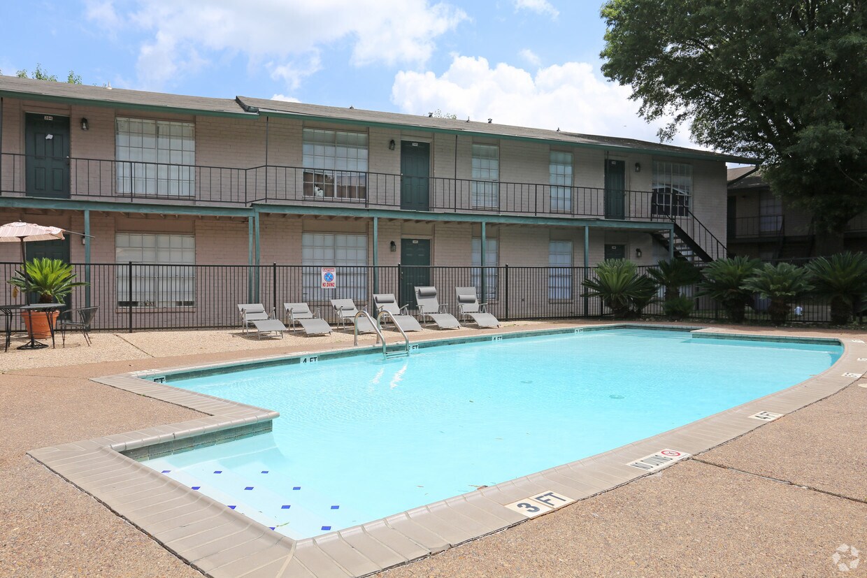 The Vineyard at Sam Houston Apartments Huntsville, TX