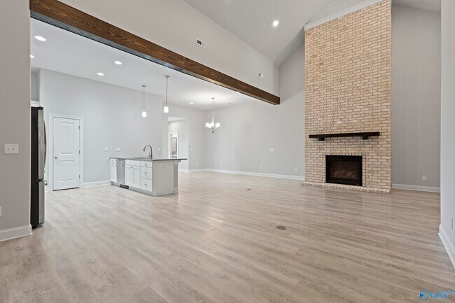 Building Photo - 1032 Cresent Falls