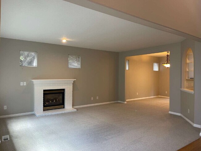 Building Photo - 4-Bedroom Happy Valley Home with Large Garage, Spacious Living Areas & Covered Deck