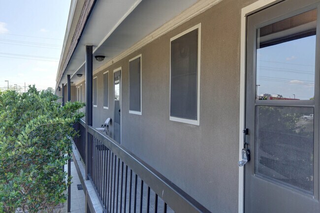 Foto del edificio - 730 S Lewis St