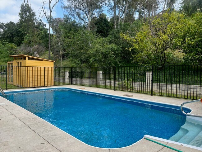 Building Photo - 24445 Darrin Dr