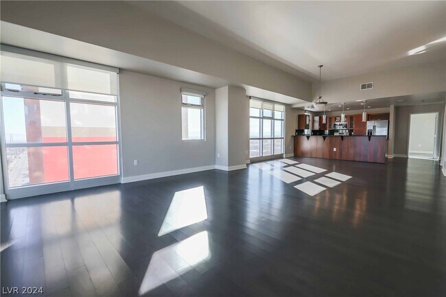 Building Photo - 150 S Las Vegas Blvd