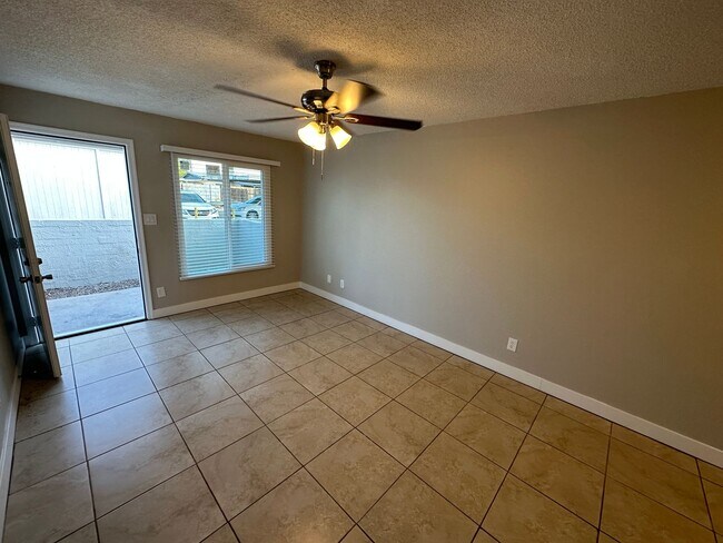 Foto del edificio - 2260 E Broadway Rd