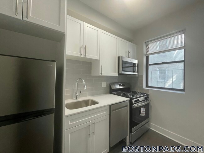 Building Photo - 81 Park Dr
