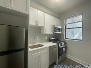 Building Photo - 81 Park Dr