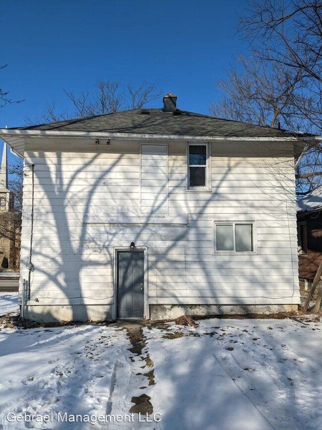 Building Photo - 3 br, 1 bath House - 2931 W Court St