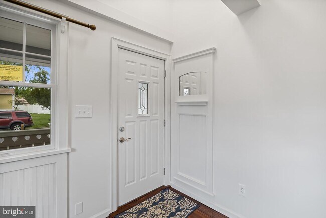 Building Photo - 14 Browning Ave