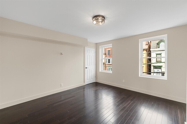 Building Photo - 135 3rd St