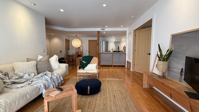Building Photo - 515 Lands End Way