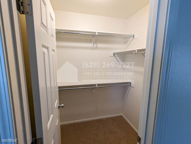 Building Photo - 3 br, 3 bath House - 6204 Sugartree Avenue -
