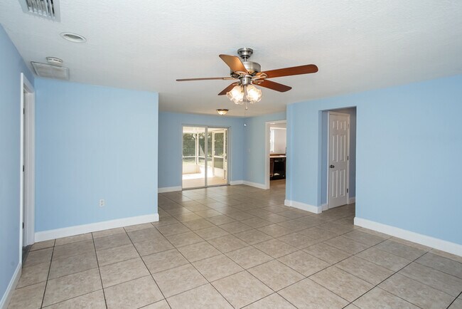 Building Photo - 3834 San Luis Dr
