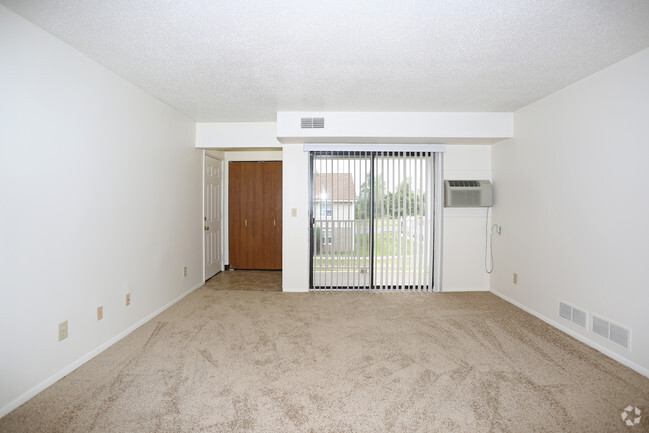 Living Room - Wood Creek Apartments