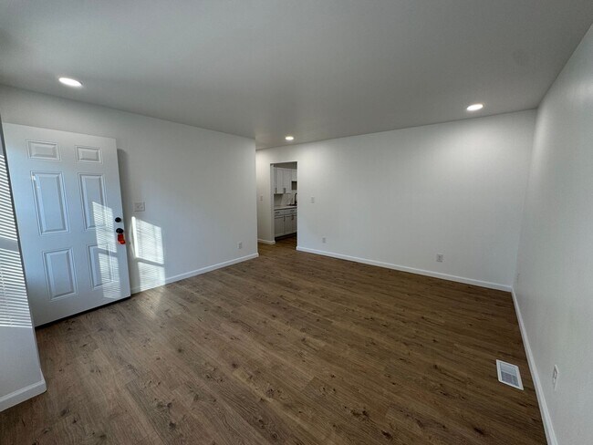 Foto del edificio - 3 Bedroom, 1 bath house with a bonus room