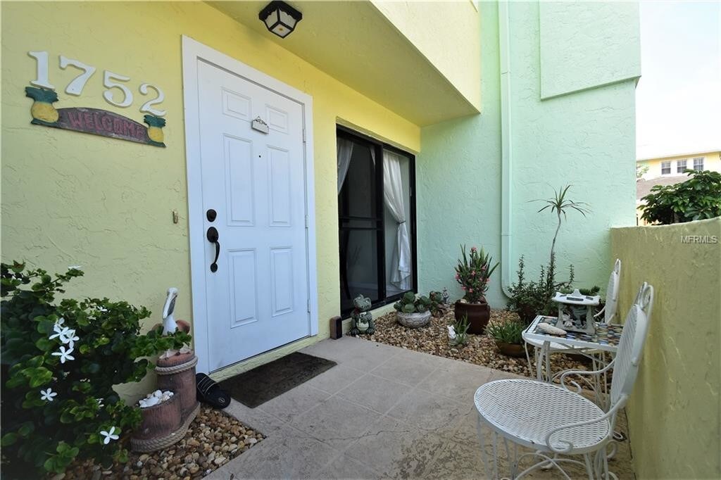 Foto principal - 1752 Stickney Point Rd