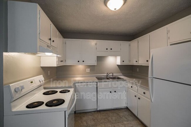 Building Photo - 110 Redstone Dr