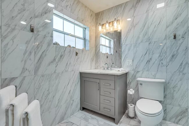 Foto del edificio - 3218 1st St S