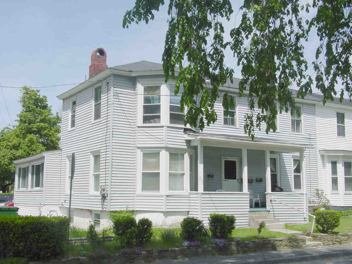 Primary Photo - 1551 Main St