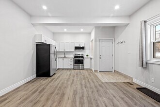Building Photo - 224 Lebreton St N
