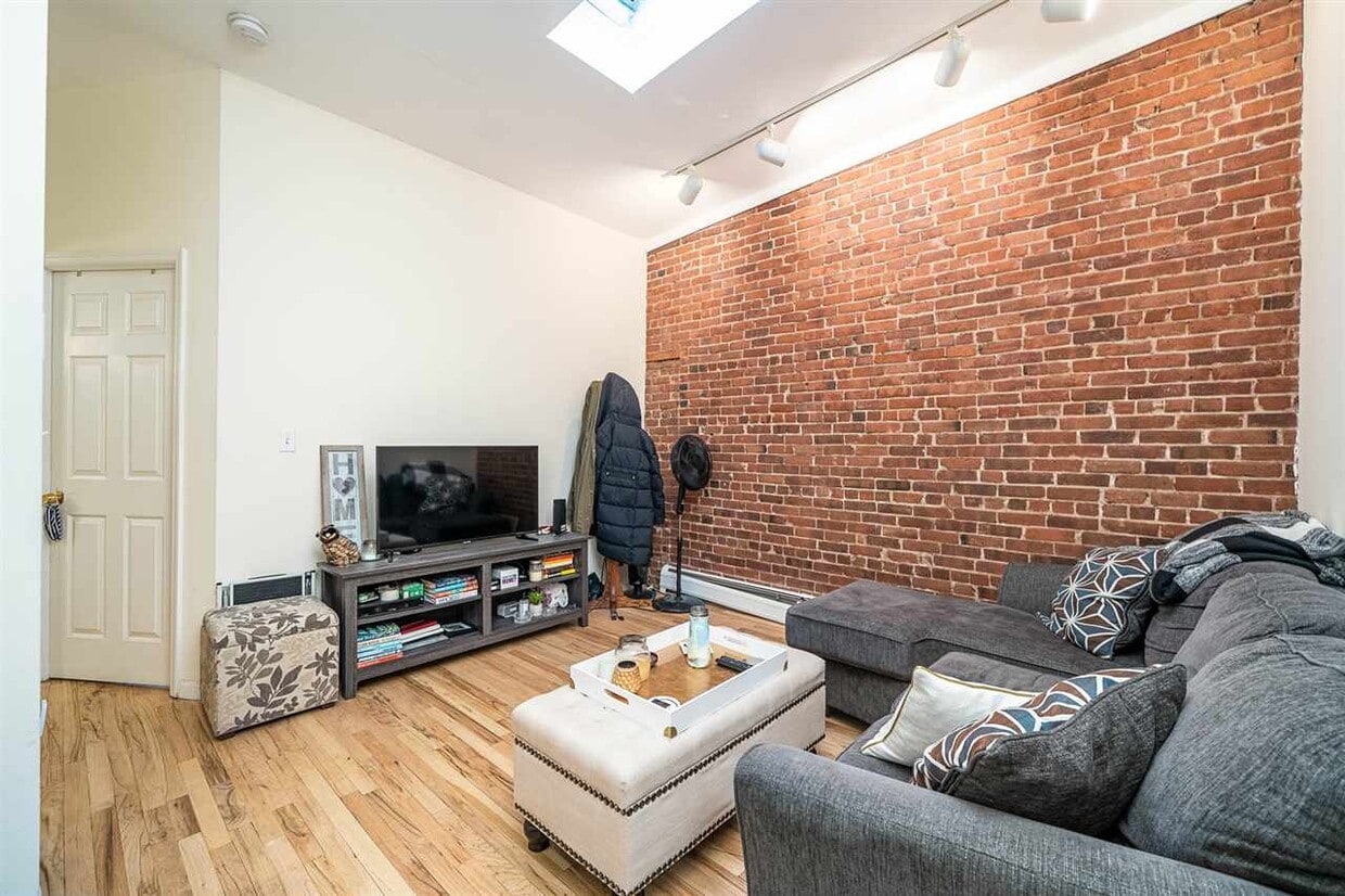109 Bloomfield St Unit 3, Hoboken, NJ 07030 Room for Rent in Hoboken