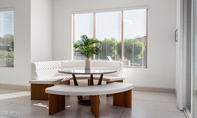 Foto del edificio - 1705 W Parnell Dr