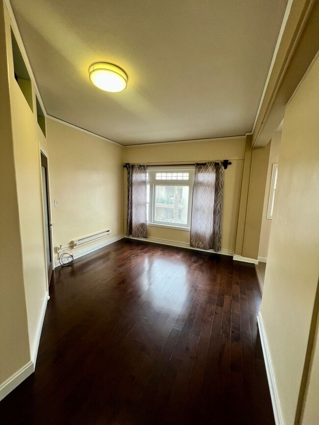 Building Photo - Historical 1922 Art Deco Building - 5th Floor 1 Bedroom, 1 Bath, All Utilities Included