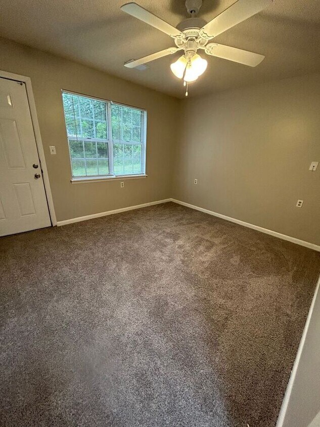 1060 Appomattox Ct, Fayetteville, NC 28305 House Rental in