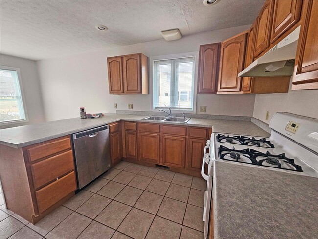 Building Photo - 118 Main St