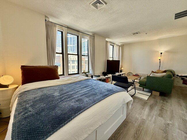 Building Photo - 1124 Boylston St
