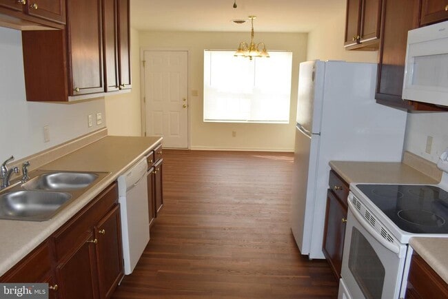 Building Photo - 2735 Roosevelt Dr