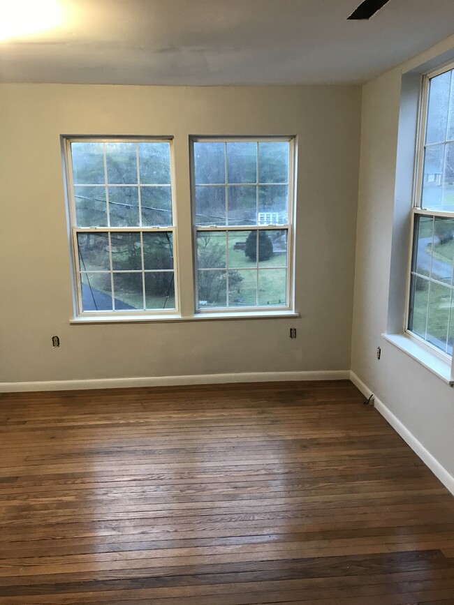 Bedroom2 - 335 Hillcrest Dr