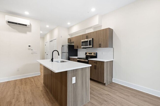 Building Photo - 6155 Ridge Ave