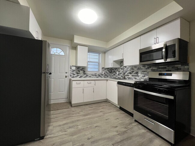 Foto del edificio - Now showing this updated 3BR 1.5 bath house!