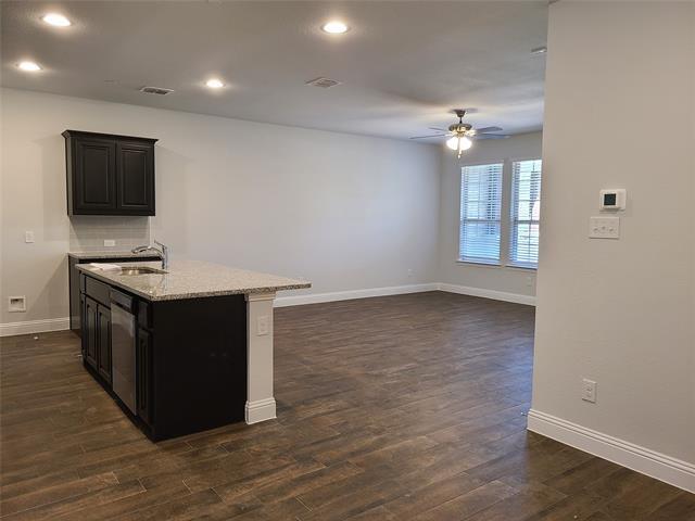 Foto del edificio - 6820 Meadow Crest Dr