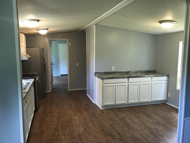 Building Photo - 2086 Spring Creek Hwy
