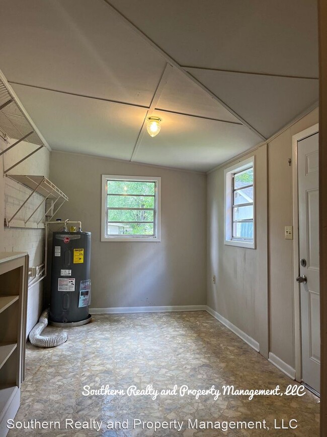 Foto del edificio - 3 br, 1 bath House - 210 North Ashurst Avenue